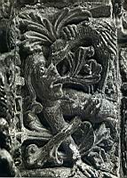 Saintes - Eglise St Eutrope - Chapiteaux de la crypte - Demons ailes et animaux monstrueux